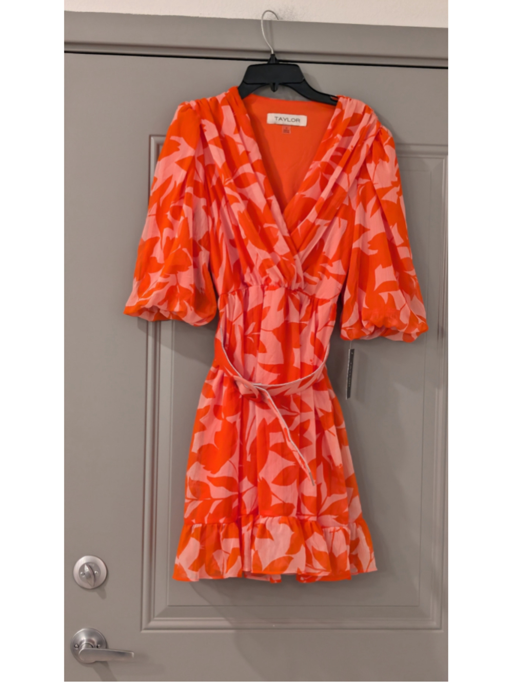 Women's Taylor Dress Size S Orange Pink Floral V-Neck Puff Sleeve